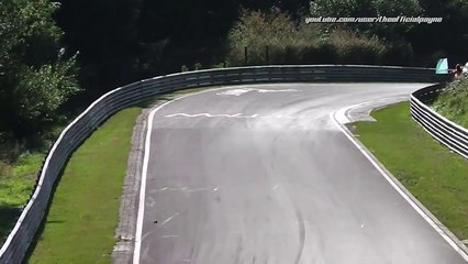 Descargar video: Nordschleife CRASH BMW M235i Racing #672 VLN 8.Lauf 03.10.2015 Nürburgring