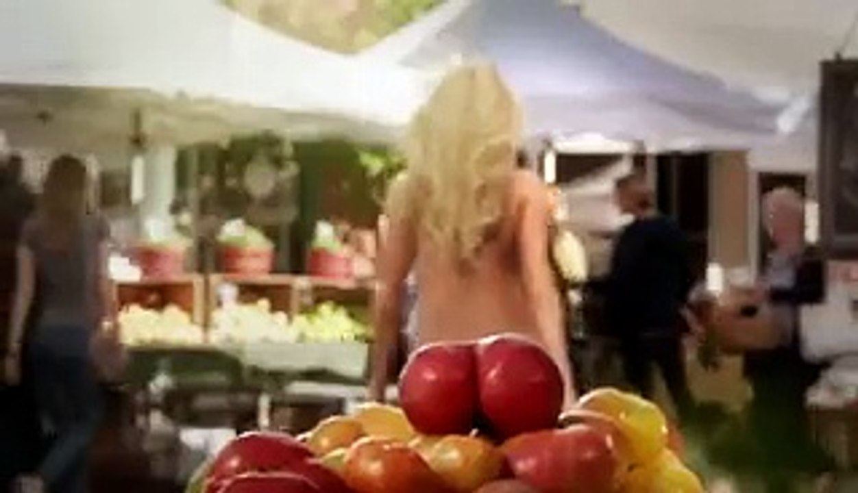 A Girl Walking In Bazaar Without Clothes - Dailymotion