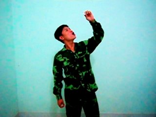 ảo thuật cực đỉnh lấy 52 lá bài trong khí