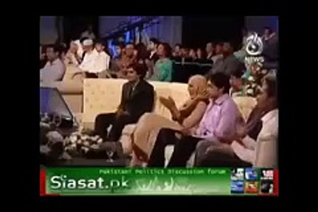 A Women Tried To Kiss Imran Khan,s Foot