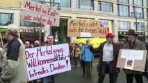 AfD-Demonstranten fordern in Berlin Merkels Rücktritt