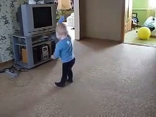 Офигенно танцует