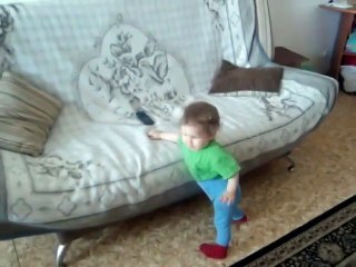 Ребенок зажигает под Quest Pistols