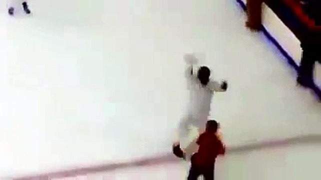 Crowd gathered to watch funny Pathan ice skating in Dubai shoping mall