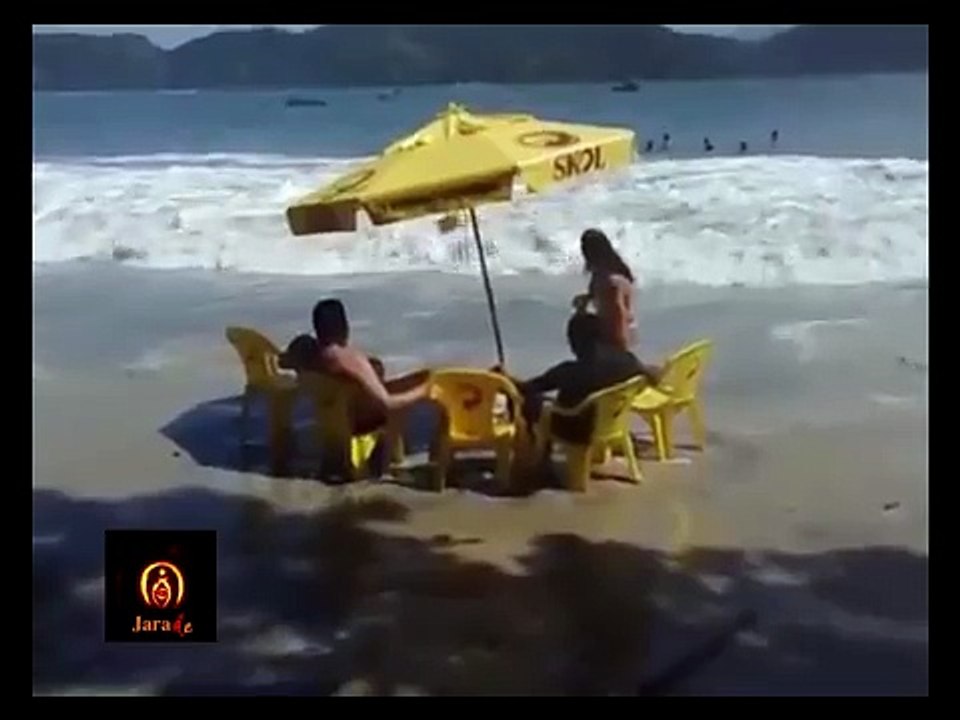 Great Tsunami Wave Hits Beach ✰ Crazy Tsunami ✰