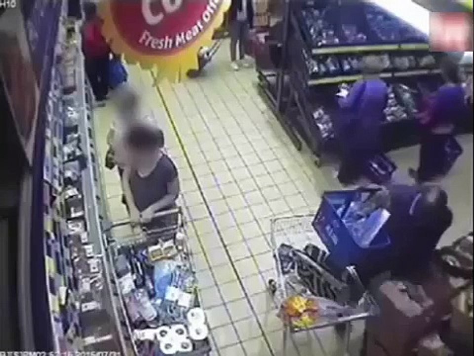 [RAW] Man Steals Womans Purse | Thief Swipes Womans Purse As Shes Doing Her Shopping Lo