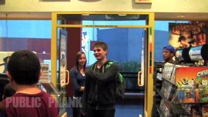 Public Prank Proposing Gone Wrong (Valentines Prank)