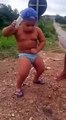 Copia de Fat Kid dancing funy niño gordo bailando gracioso [Low, 360p]