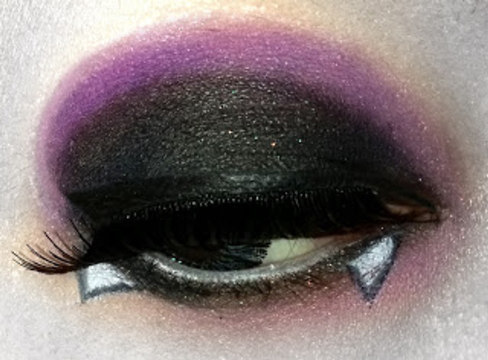 Hotel Transylvania 2 | Mavis two Eyeshadow Makeup Tutorial - 10 2015