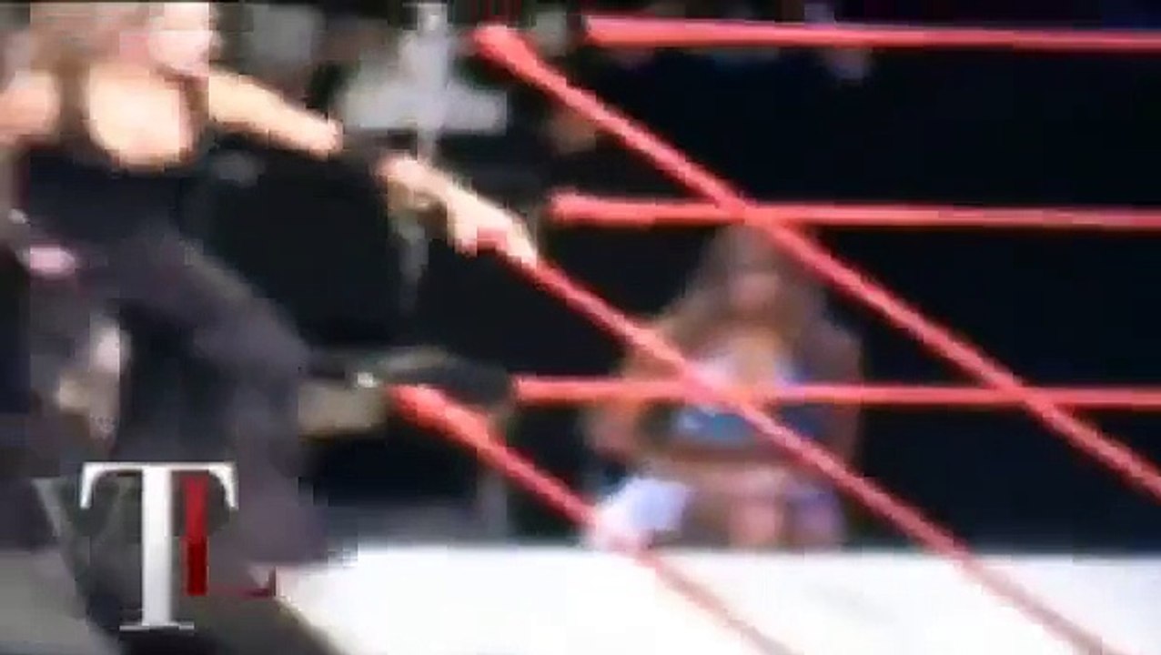 Trish Stratus vs Torrie Wilson 906