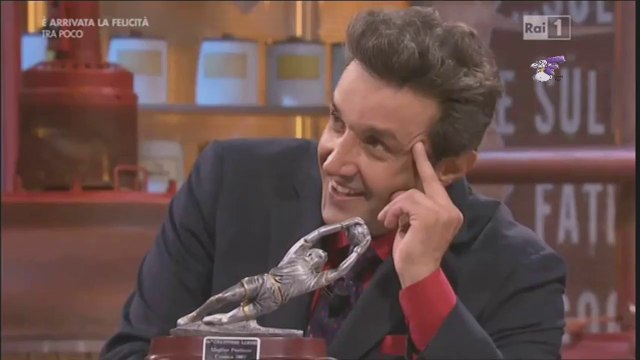 Flavio Insinna, il concorrente di Affari Tuoi, un uovo di Pasqua e un carro funebre