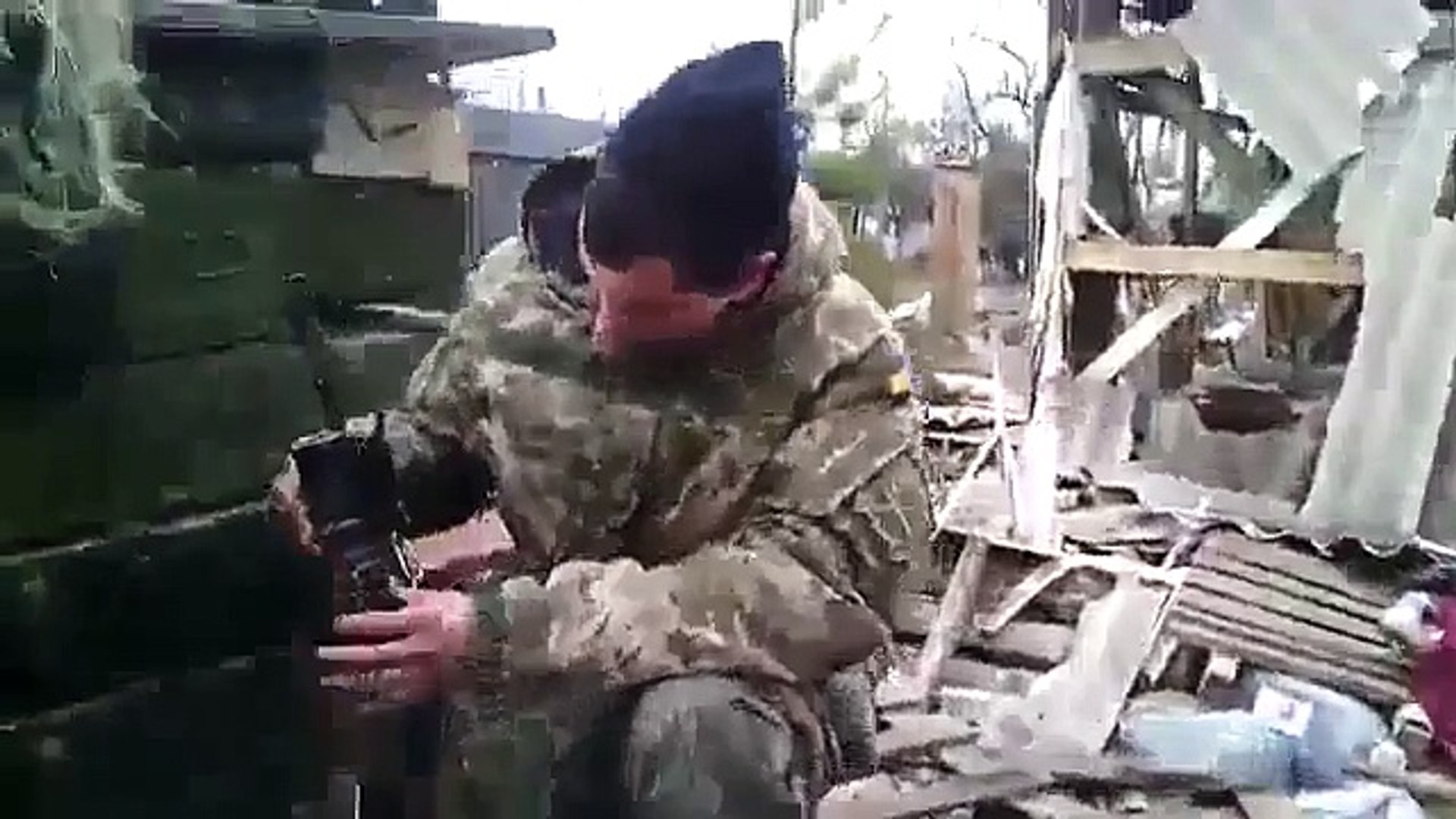 ⁣Ukraine War / Ukrainian soldiers firing on positions militias
