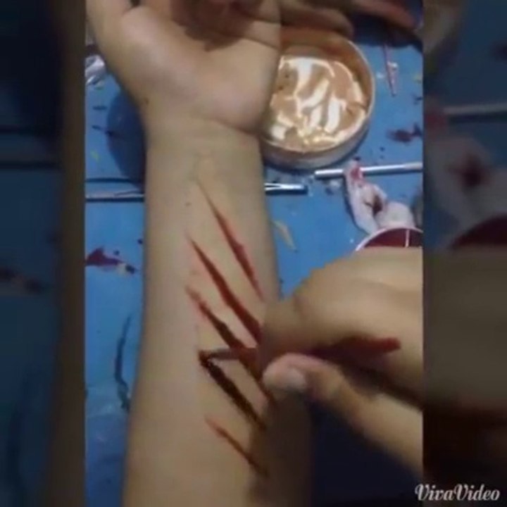 Must See_What_SHE_DOING_WITH_OWN_HAND_CREATIVITY