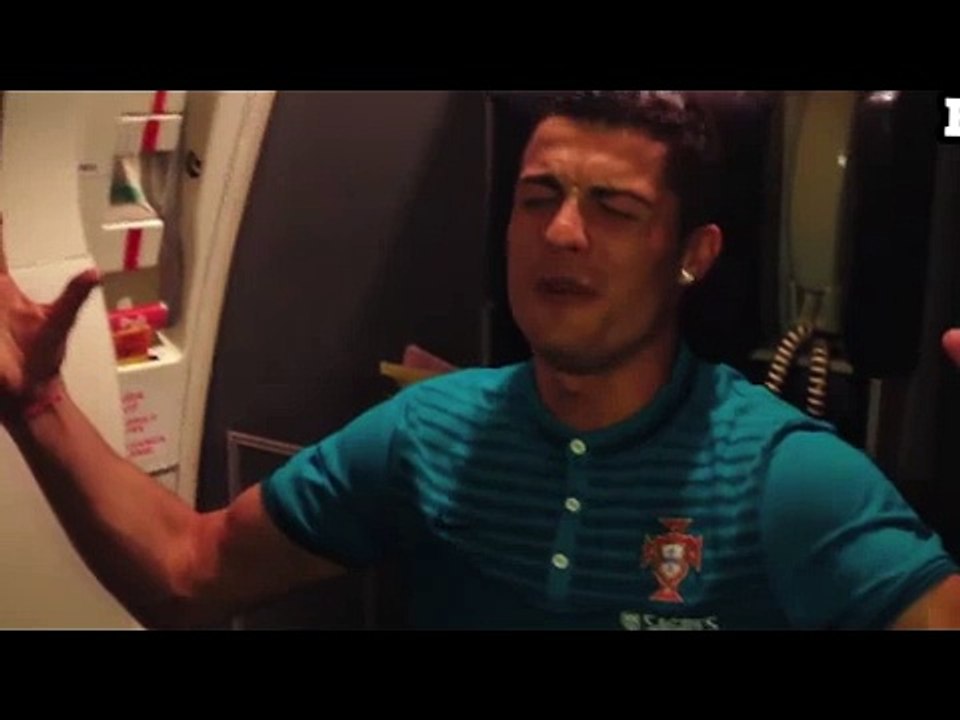 Cristiano Ronaldo sings Rihanna song