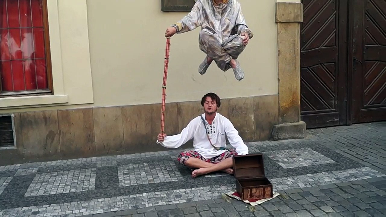 КАК они это делают! Прага уличный атракцион