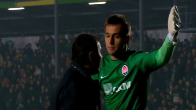 Shakhtar Donetsk keeper Anton Kanibolotskiy got physical with a pitch invader who swore in his face