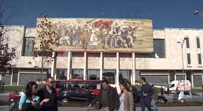 Arti bashkëkohor, 14 artistë ekspozojnë punimet te Muzeu Kombëtar - Ora News