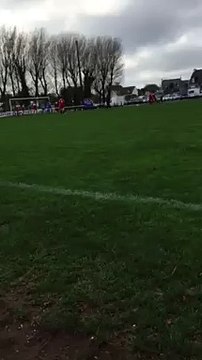 Joli coup franc de jerome kervella pour guissény contre le folgoet