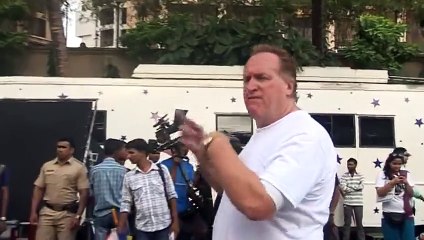 Holiday   Behind the Scenes