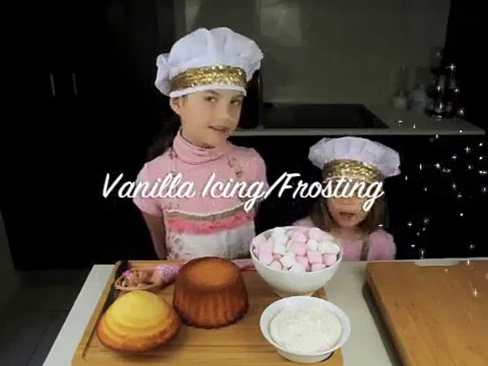 VINTAGE BARBIE BIRTHDAY CAKE! How to make this easy cake using giant cupcake