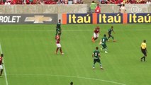 'Vou te driblei'! Sheik entorta jogador do Goiás no Maracanã