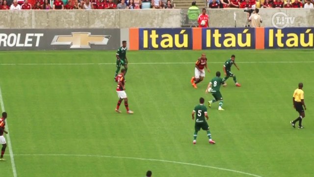 'Vou te driblei'! Sheik entorta jogador do Goiás no Maracanã