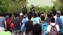 Die Polizei in Mazedonien haben feuerte Tränengas zu zerstreuen Migranten, die versuchen, Sie aus Griechenland