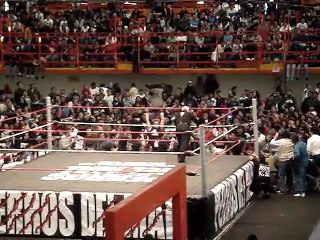Super Libre - Charlie Manson vs. X-Fly