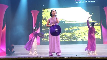 Múa trên phố Huế