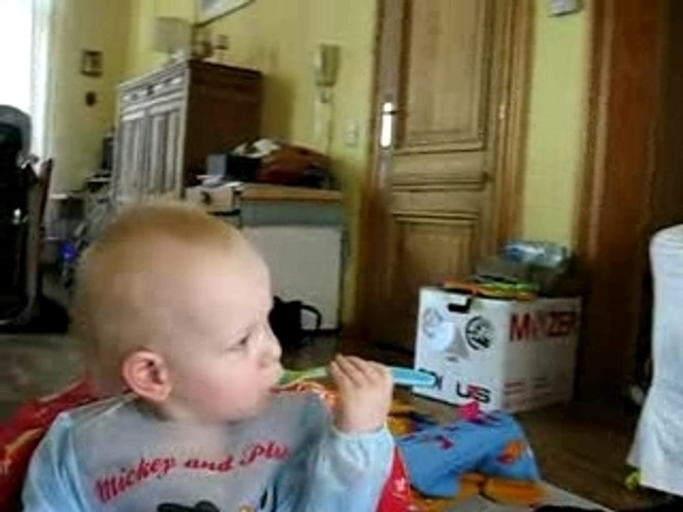 Je mange seul