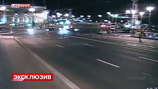 Прыжок на мотоцикле через разведенный мост в Санкт-Петербурге