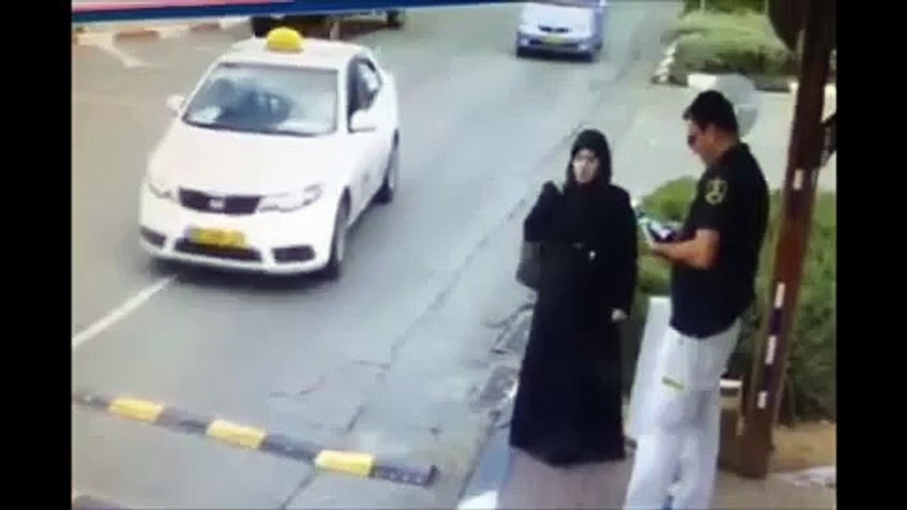 Une femme tente de poignarder la garde de patrouille israélienne