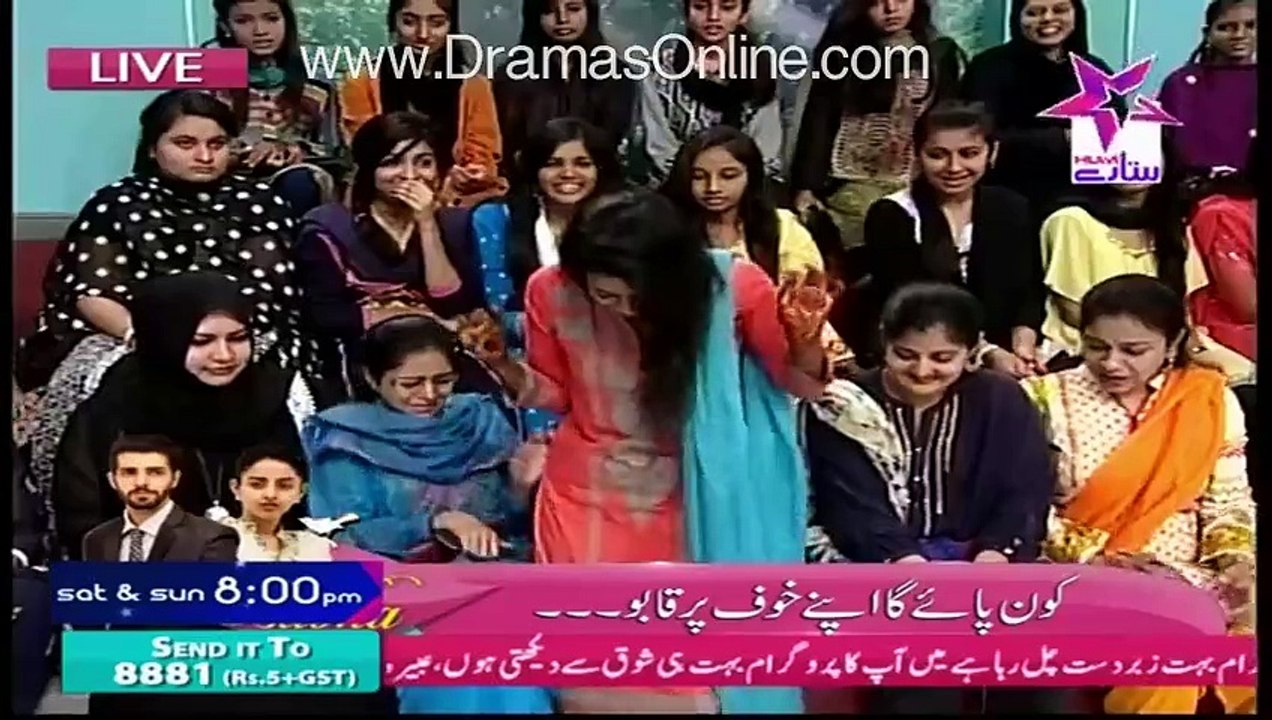 Lizard Came in Front of Girl in a Live Morning Show, See What Happened Next ??