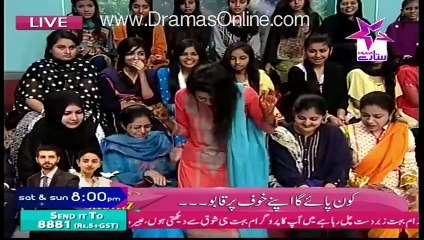 Lizard Came in Front of Girl in a Live Morning Show, See What Happened Next ??