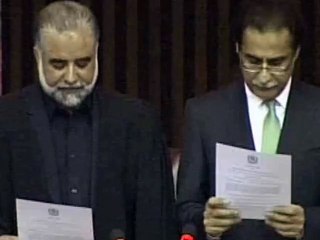 Video herunterladen: Sardar Ayaz Sadiq takes oath as NA Speaker as re-elected