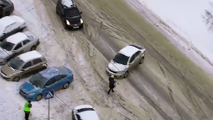 Автобогиня заехала в магазин за тортиком. Пипец