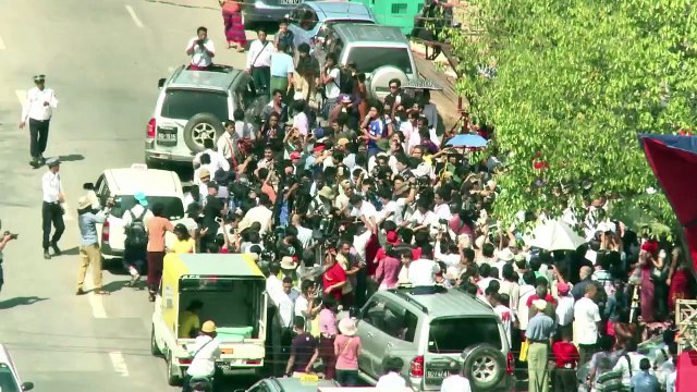 Birmanie: Aung San Suu Kyi prédit une large victoire aux législatives