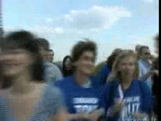 Chaîne humaine au Trocadéro