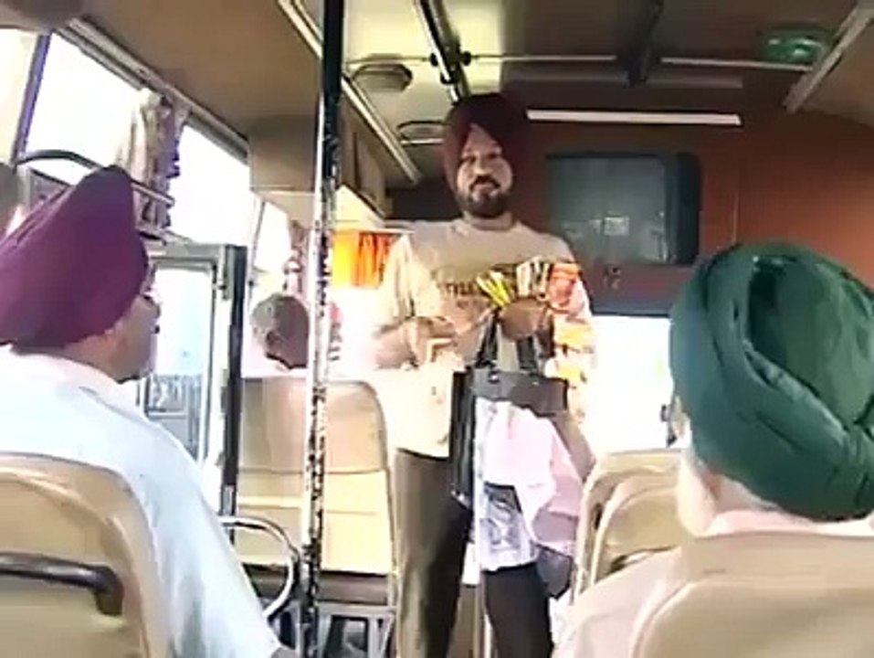 Very Funny Selling in Bus Punjabi