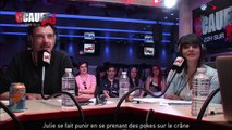 Julie se fait punir en se prenant des pokes sur le crâne - C’Cauet sur NRJ