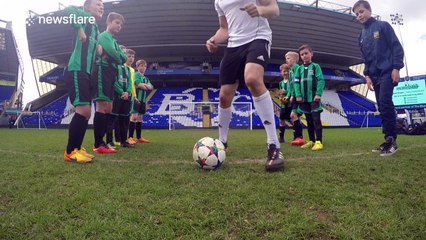 Man demonstrates unbelievable skill with rabona crossbar shot