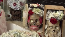 Bolivianos celebram o Dia das Ñatitas com crânios decorados!