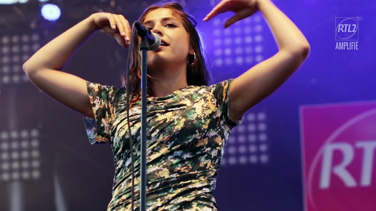 Izia rédactrice en chef d'un jour sur RTL2.fr (making-off)