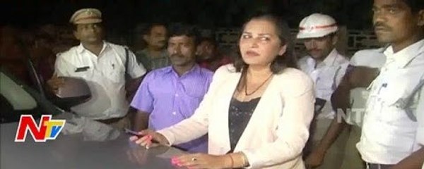 Jaya Prada Fires on Traffic Police - Drunk and Drive