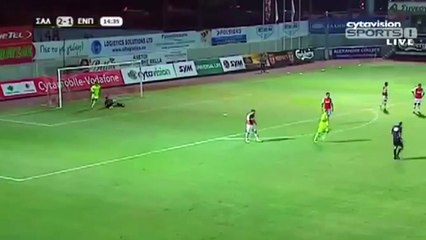 Il marque avec un sombrero comme Neymar !