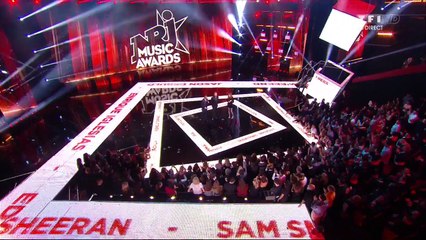 Buzz : Mylène Farmer remet à Sting un NRJ Music Awards d'honneur !