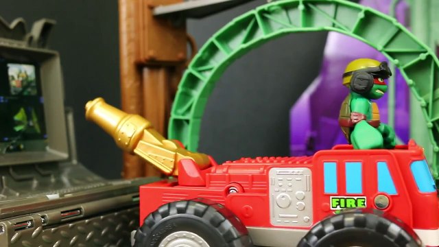 Ninja Turtles Mutations Raphael in TMNT Army Tank Transforms into a Fire Truck that Puts O