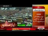 Ayaz Sadiq ne parliament main Dr.Arif Alvi ka baazoo pakre rakha magar Alvi sahab bhi moka dekh kar nikal gaye