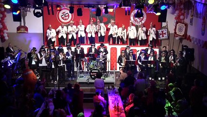 Descargar video: Fanfarencorps der KG und Finale - Prunksitzung der KG Rot-Weiss Adenau vom 31.01.2015