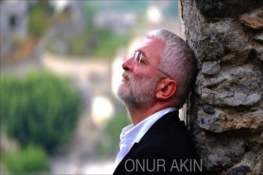 AHMET SELÇUK İLKAN FEAT ONUR AKIN - SALLAYAN SALLAYANA